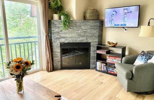 Historic District Casa | Updated Downtown Condo Walk Everywhere and Parking