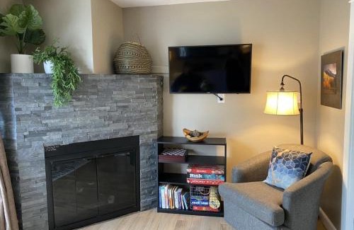 Historic District Casa | Updated Downtown Condo Walk Everywhere and Parking