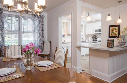 Hendersonville Casa | Casa histórica actualizada y elegantemente decorada cerca del centro