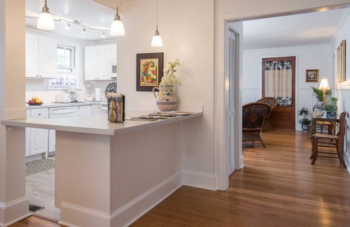 Hendersonville Casa | Casa histórica actualizada y elegantemente decorada cerca del centro