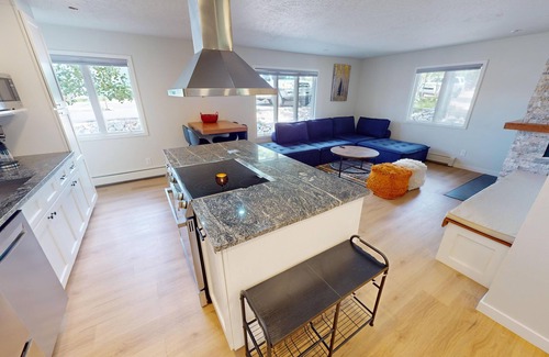 Dillon Condominio | Updated End Unit In Town! Walk to Concerts, Marina, Parks, Rec Path