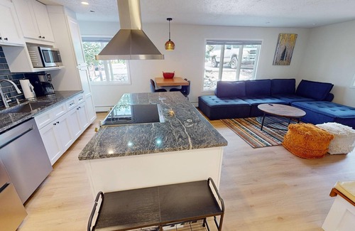 Dillon Condominio | Updated End Unit In Town! Walk to Concerts, Marina, Parks, Rec Path