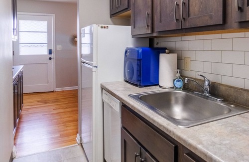 Lincoln Casa | Updated Entire Townhome Open Floorplan