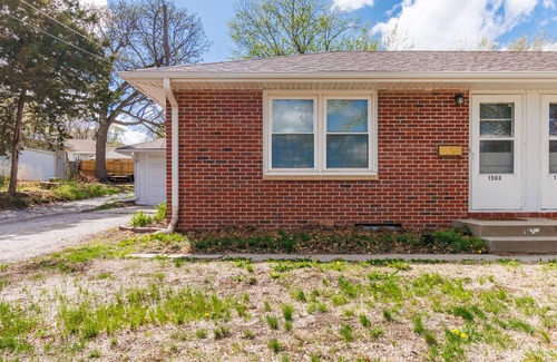 Lincoln Casa | Updated Entire Townhome Open Floorplan