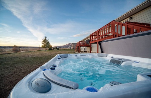 Red Lodge Casa | Updated Family Friendly Townhome w/ Hot-Tub