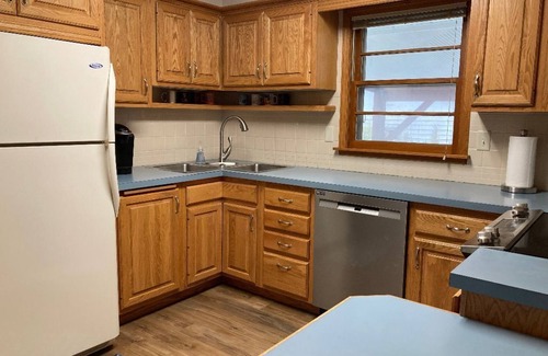 El Dorado Casa | Updated family home in quiet neighborhood.