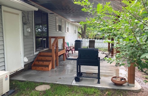 El Dorado Casa | Updated family home in quiet neighborhood.