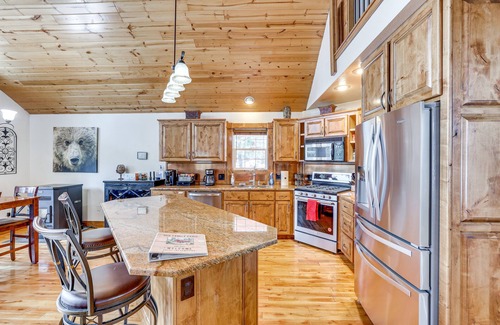 Garden Valley Cabina | Updated Garden Valley Home w/ Fire Pit & Game Room
