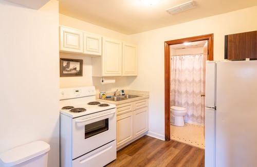 Whitehall Apartamento | Updated guest apartment with lake views and close to Lake Michigan beaches