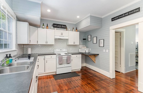 Sanford Casa | Updated historic 3b1.5b house minutes from old downtown w/ deck & work space