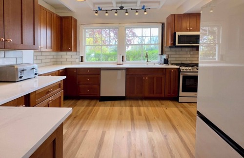 Southold Casa | Updated Historic shingle-style 1902 4-bedroom Beach House on Southold Bay!