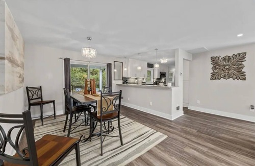 Myrtle Beach Casa | Updated home.3 bdrm, 2.5 bath, w/d, spacious yard, off-street parking for 3 cars