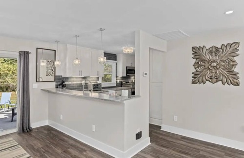 Myrtle Beach Casa | Updated home.3 bdrm, 2.5 bath, w/d, spacious yard, off-street parking for 3 cars