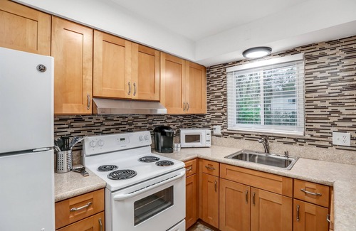 Livonia Casa | Updated home in great neighborhood with outdoor spaces
