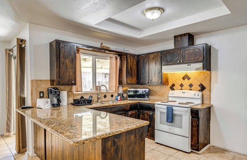 Stockton Casa | Updated Home in Suburbs - 10 Mi to Dtwn Stockton!