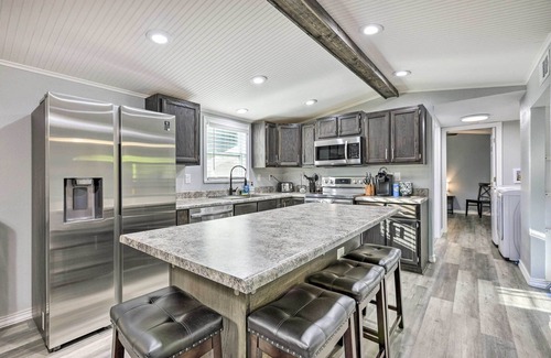 Manattee Road Cabaña | Updated Home Near Manatee Springs State Park!