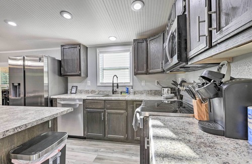 Manattee Road Cabaña | Updated Home Near Manatee Springs State Park!