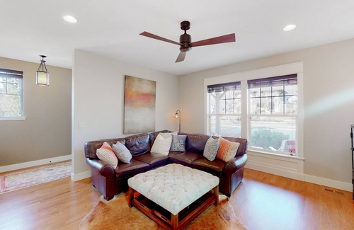 Harris Ranch Casa | Updated home on corner lot with fireplace, private patio, grill & quiet location