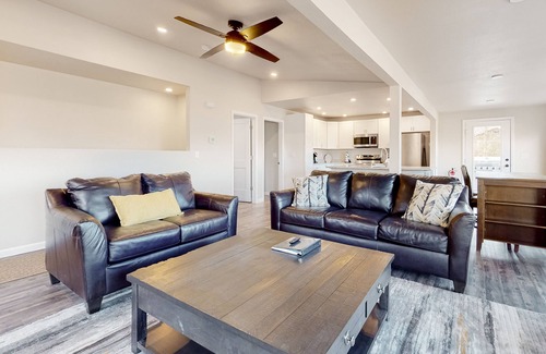 Dandridge Casa | Updated home w/ free attraction tickets, private dock, deck, & amazing lake view