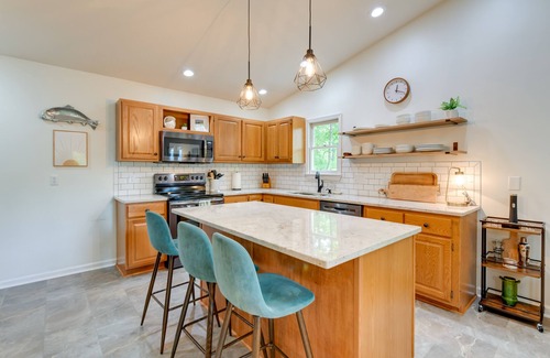 Mountain Springs Casa | Updated Home w/ Private Hot Tub & Mtn Views!
