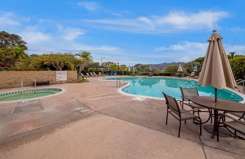 Del Mar Heights Apartamento | Updated home with kitchenette, shared pool, hot tub, & tennis - near beach