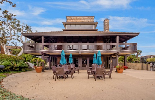 Del Mar Heights Apartamento | Updated home with kitchenette, shared pool, hot tub, & tennis - near beach