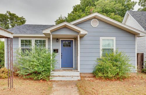 Mangum Casa | Updated Home with Yard about 14 Mi to Quartz Mountain!