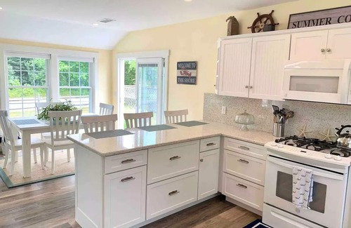 West Dennis Casa | Updated House - 5 min. walk to beach w/fire pit