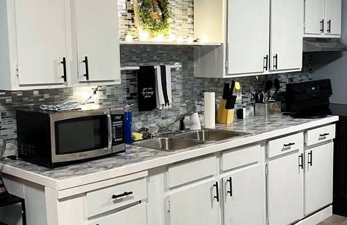 Bangor Casa | Updated house close to downtown and the airport.