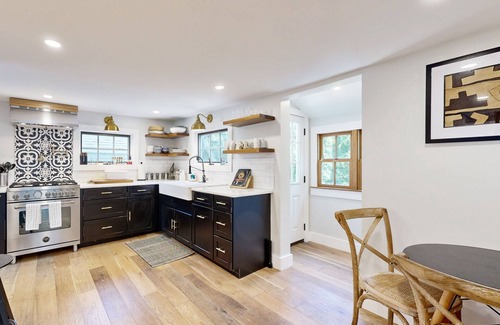 East Chop Casa | Updated house close to town and beach with patio, AC, and games