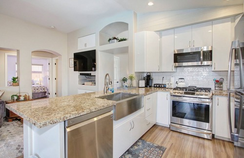 Elk Grove Casa | Elk Grove House with King Bed, Pool & Hot Tub