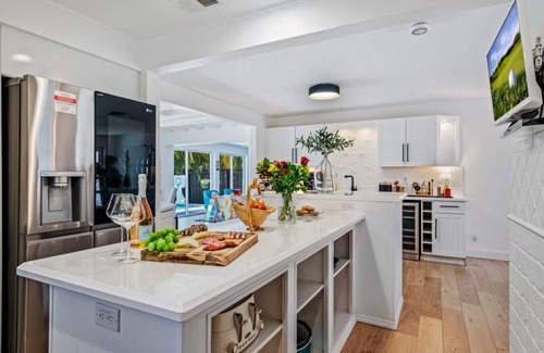 South Palm Park Neighborhood Association Apartamento | Family friendly house with heated pool 5 min to beach
