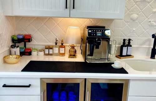 South Palm Park Neighborhood Association Apartamento | Family friendly house with heated pool 5 min to beach