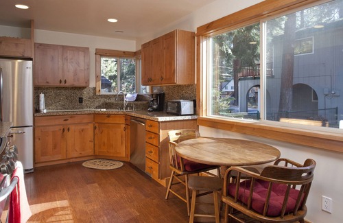 Kings Beach Cabina | Updated Kings Beach Cabin - Walk to Beach, Hot Tub