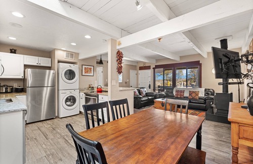 Northeast Santa Fe Hotel | Updated Kitchen, Fireplace, Fantastic Location Near The Plaza