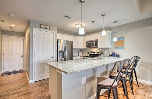 Osage Beach Apartamento | Updated Lakefront Condo and Patio and Pool Access