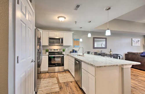 Osage Beach Apartamento | Updated Lakefront Condo and Patio and Pool Access