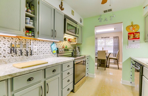 Eisenhower Casa | Casa Lehigh Acres actualizada con porche filtrada!