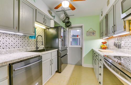 Eisenhower Casa | Casa Lehigh Acres actualizada con porche filtrada!