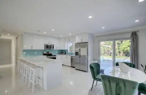 Oakland Park Casa | Updated Mid Century 3 Bedroom Salt Wtr Pool Outdoor Shower
