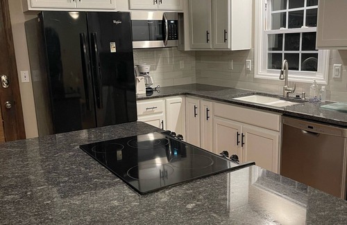 Aksarben - Elmwood Park Casa | Updated Midtown Gem (10 Minutes to most places)