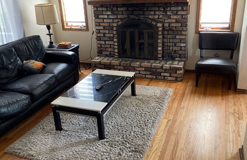 Aksarben - Elmwood Park Casa | Updated Midtown Gem (10 Minutes to most places)