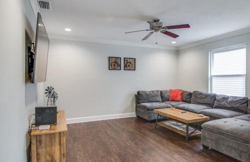 Tallahassee Casa | Updated Midtown Home, 12 min from Downtown TLH