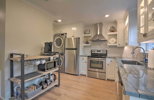 Downtown Cabaña | Updated & Modern House < 1 Mi to Dtwn Bentonville!