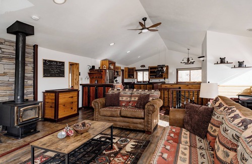 Evergreen Cabina | Updated Mountain Retreat/Stunning Views/Hot Tub/Sauna