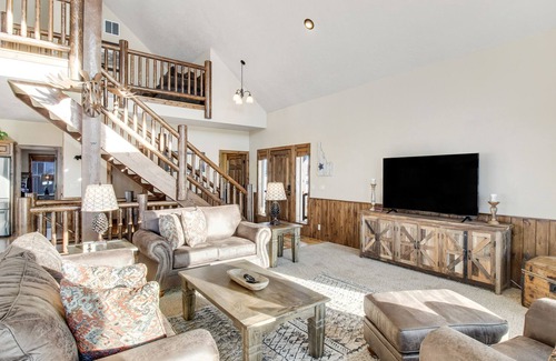 Brookdale Meadows Casa | Updated, mountain-view retreat with private hot tub, game room, deck & firepit