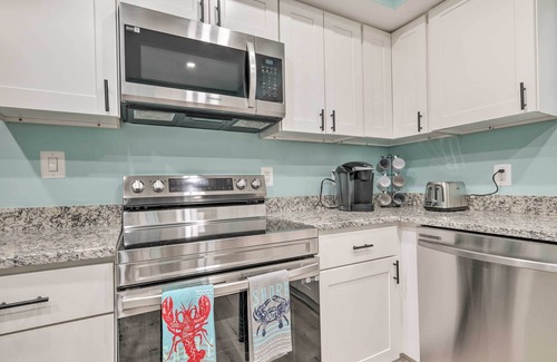 Rose Haven Cabaña | Updated North Beach Cottage: Pet Friendly!