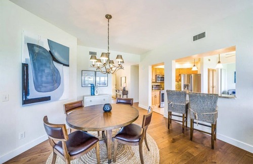 Calais Condominio | Updated Pelican Bay Condo - Private Beach & Pool