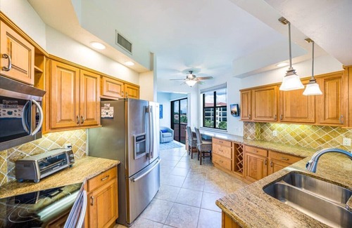 Calais Condominio | Updated Pelican Bay Condo - Private Beach & Pool