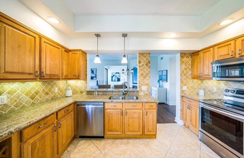Calais Condominio | Updated Pelican Bay Condo - Private Beach & Pool